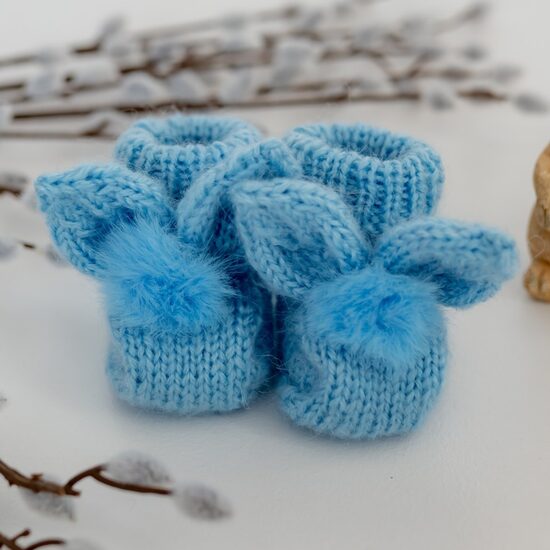 Adīti zābaciņi ar zaķa austiņām, zili